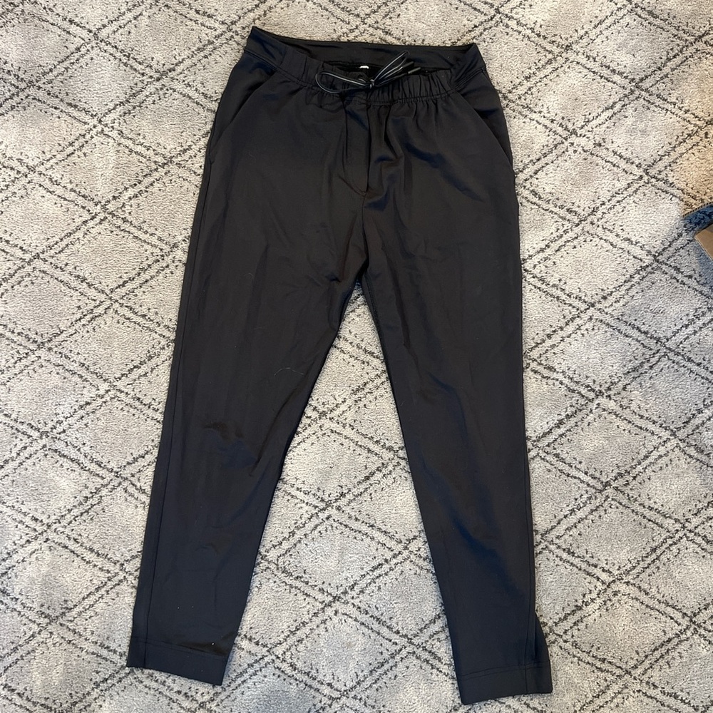 Lululemon Black Ankle Cropped Pants with Elastic Waistband